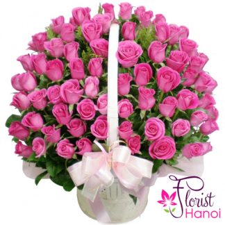 99 pink roses arrangement in Vietnam flowers shop