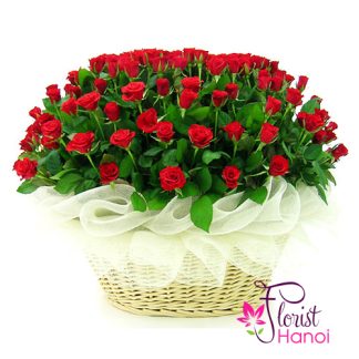 Order 99 red roses arrangement in Hanoi