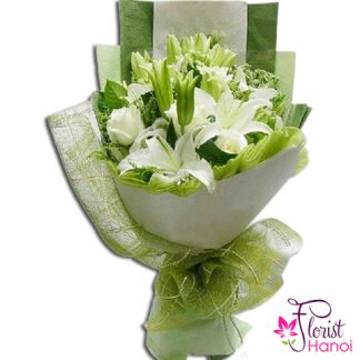 Beautiful flowers in white in Hanoi flowers shop