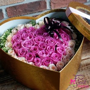 Box of purple roses in Hanoi