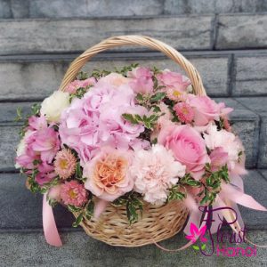 Delivery flowers in beautiful baskets to Hanoi