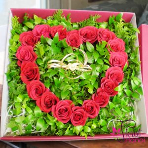 Heart red rose gift box