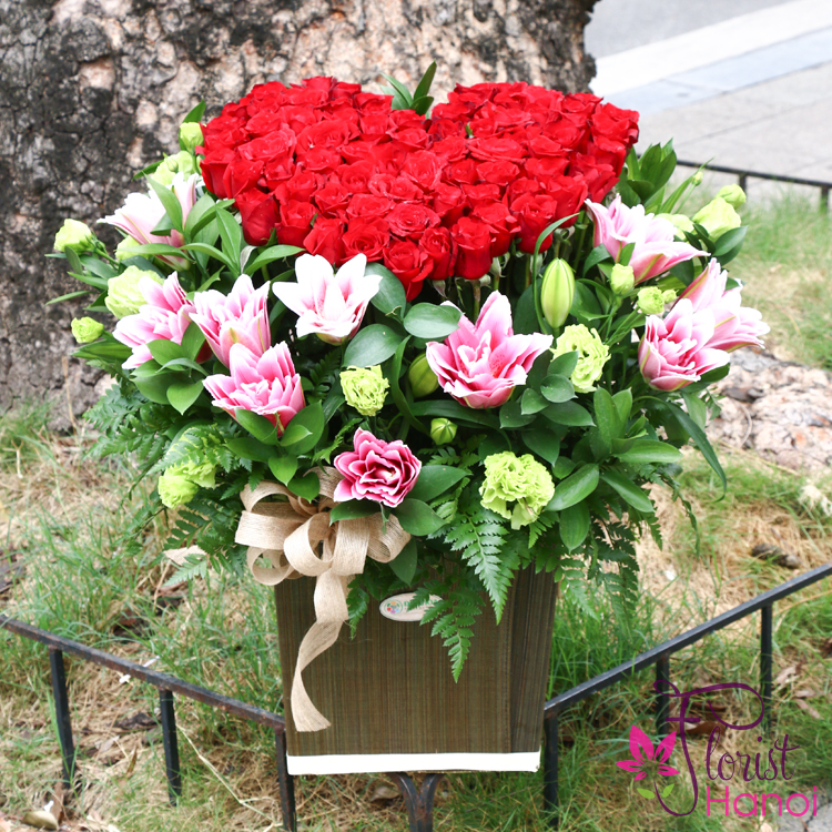 Rose heart shape arrangement for Valentines day in Hanoi