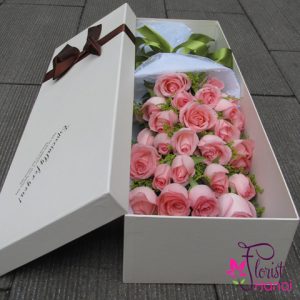 Pink roses gift box