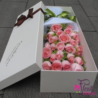 Pink roses gift box