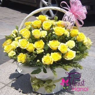 Basket of fresh yellow roses for flower delivery in Hanoi