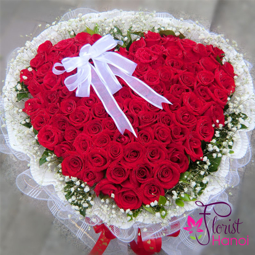 Beautiful heart shape flower arrangement