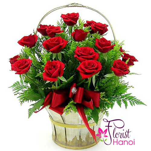 Order beautiful red rose basket in Hanoi