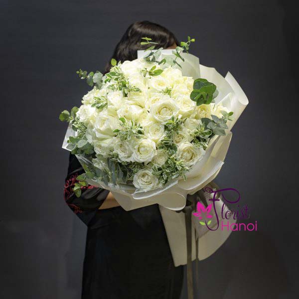 Beautiful white rose bouquet