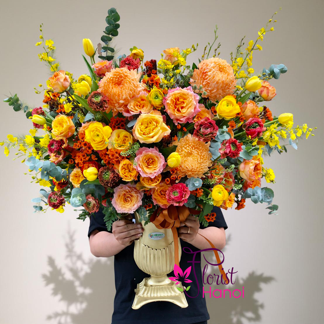 Order best orange flower arrangement Hanoi
