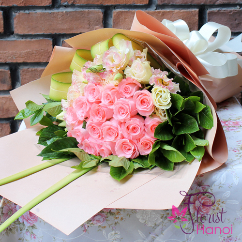 Happy birthday bouquet with pink flowers