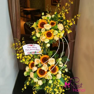 Sunflower and champagne rose flower stand for same-day flowers delivery in Hanoi Vietnam