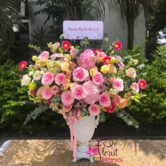 Pink roses and hydrangea flower arrangement for mother in Hanoi