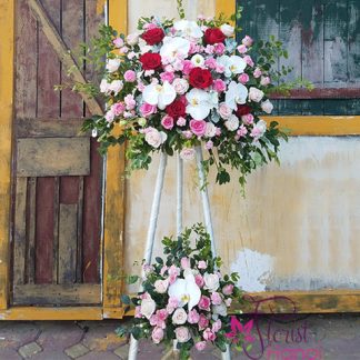 Hanoi flowers stand for congratulation