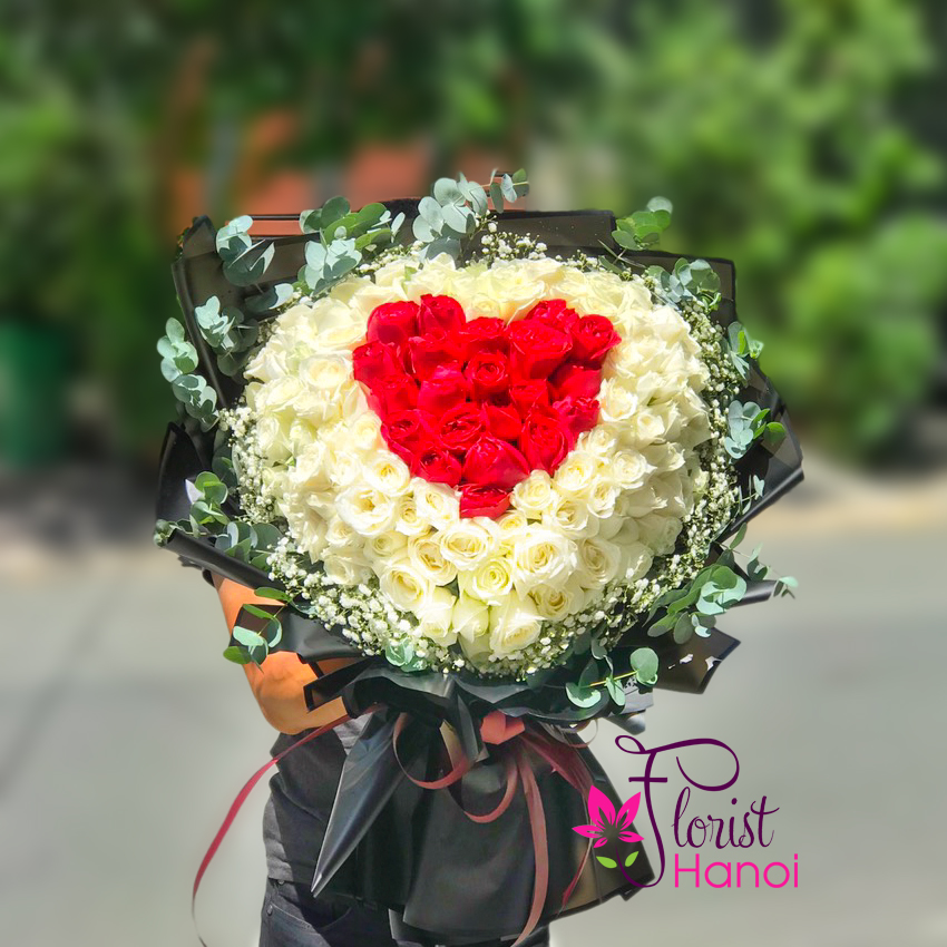 Order online heart of red and white roses