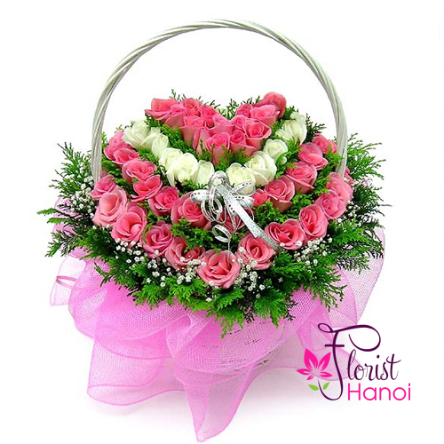 Order heart shaped flower arrangement for your loved one in Hanoi