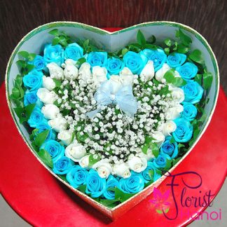 Blue rose bouquet delivered