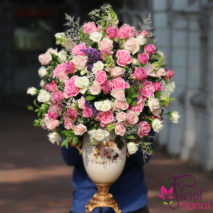 Shop luxurious roses vase for delivery in Hanoi