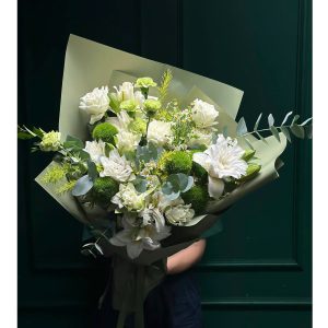 White lilys bouquet for birthday