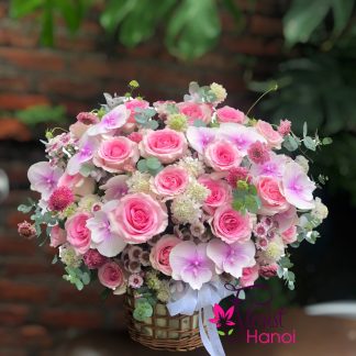 Order mixed flower basket for girlfriend in Hanoi