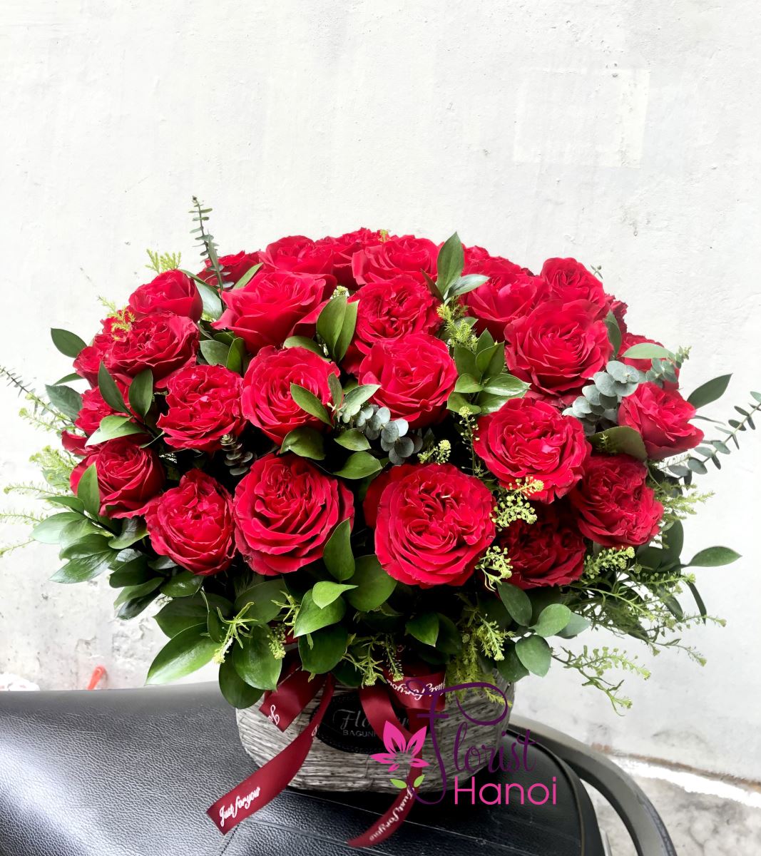 Mothers day rose arrangement delivery Hanoi