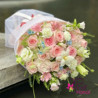 Pink and white mixed flower bouquet in Hanoi