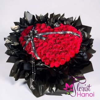 Order romantic heart shaped red rose bouquet in Hanoi