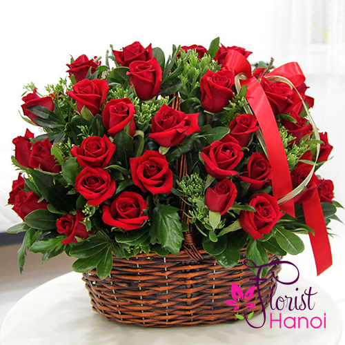 Send romantic rose arrangement to Hanoi