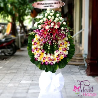Send sympathy flowers to Hanoi with elegant funeral wreath