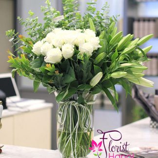 Snowy Christmas bouquet