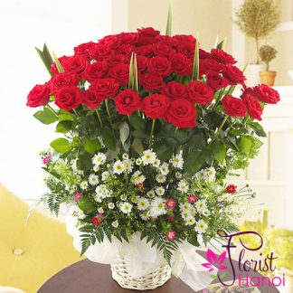 Christmas rose arrangement