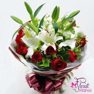 White and red flowers bouquet